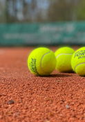 4GLOBAL insight: tennis balls bouncing back
