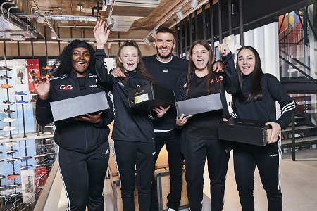 haalbaar bodem methodologie David Beckham surprises shoppers at the adidas LDN flagship | Sports  Product News | Sports Insight